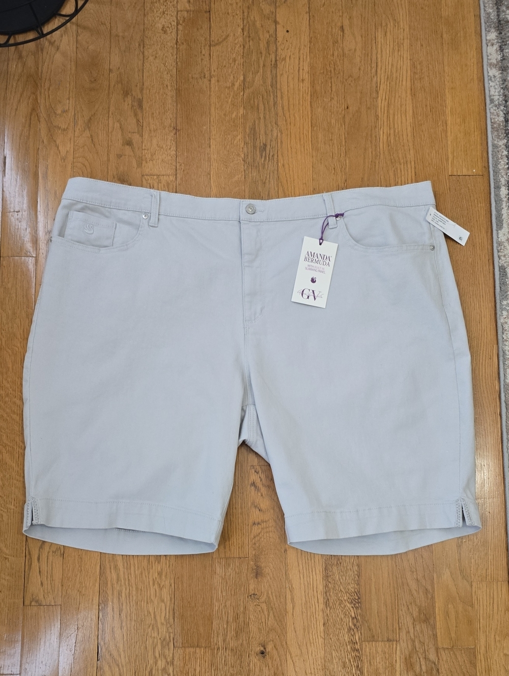 GLORIA VANDERBILT BRAND WOMEN'S PLUS SIZE LIGHT GRAY BERMUDA SHORTS SIZE 24W